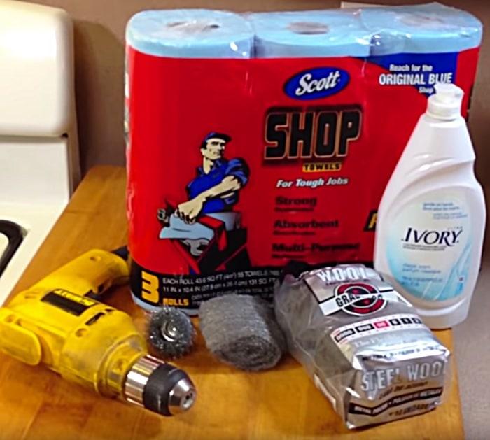 How to clean season and maintain a cast-iron skillet with Crisco