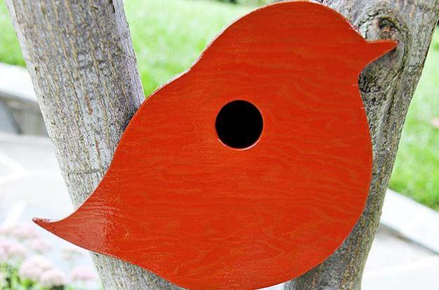 DIY Bird Houses - Bird-Shaped DIY Birdhouse - Easy Bird House Ideas for Kids and Adult To Make - Free Plans and Tutorials for Wooden, Simple, Upcyle Designs, Recycle Plastic and Cr