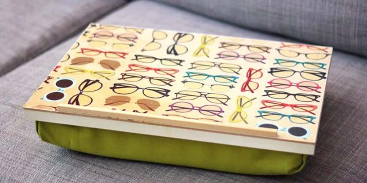 She Cleverly Makes A Useful Laptop Desk/Pillow For Seating (Watch!)