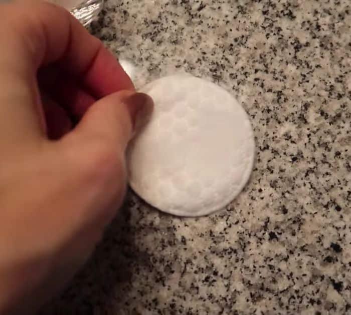 How to Use Baby Oil for Cleaning