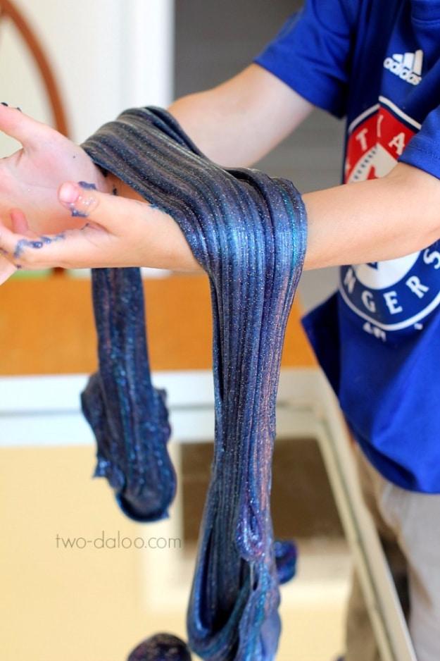 Crafts For Kids To Make At Home - Borax Free Galaxy Slime - Cheap DIY Projects and Fun Craft Ideas for Children - Cute Paper Crafts, Fall and Winter Fun, Things For Toddlers, Babie