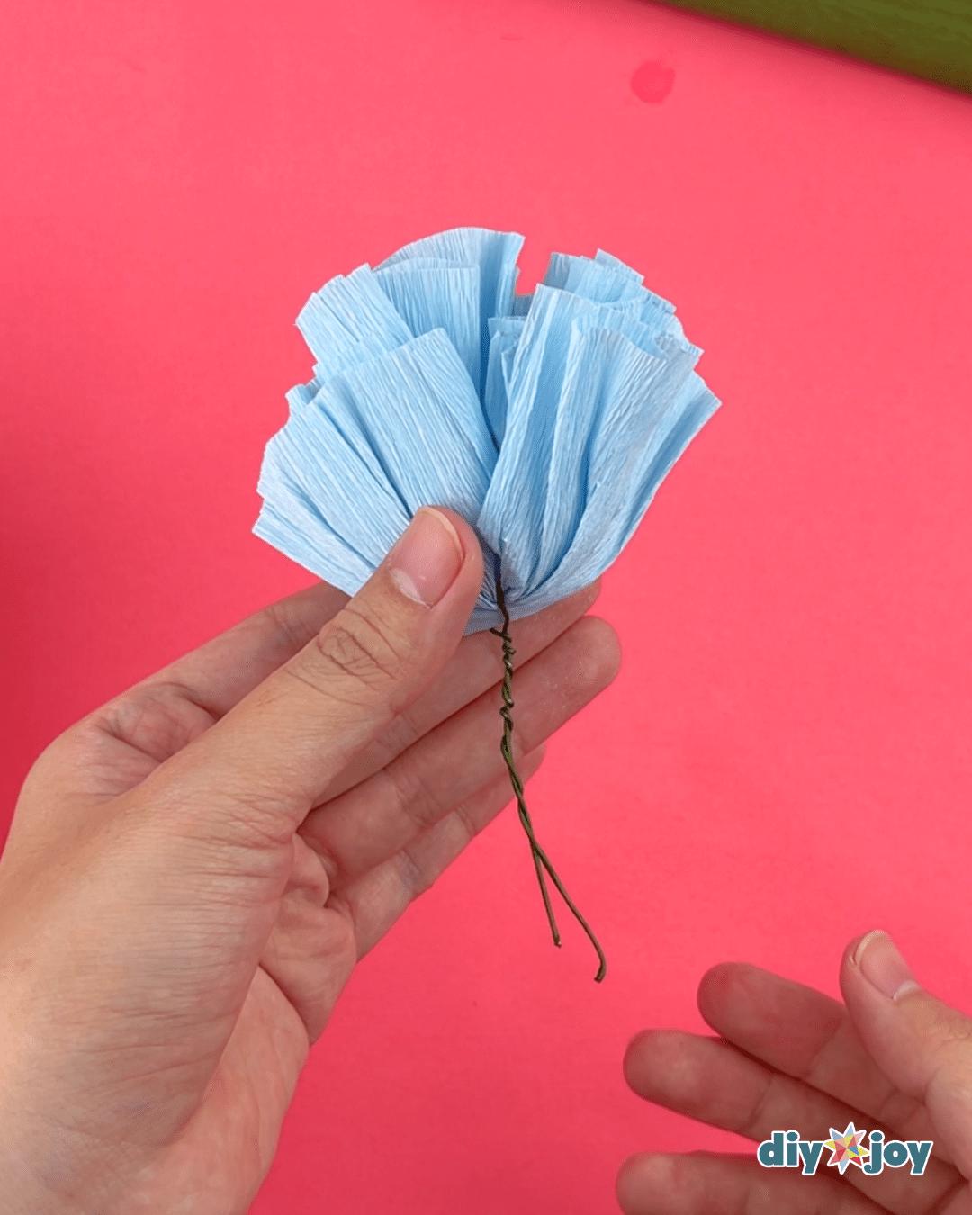 Round Crepe Paper Flowers — diy paper flowers