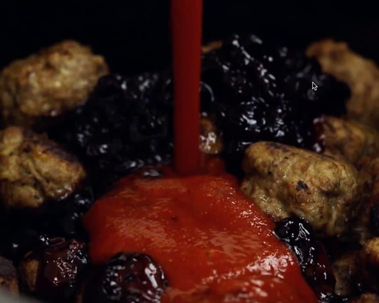 Easy Meatball Recipe to Make In A Slow Cooker or Crockpot