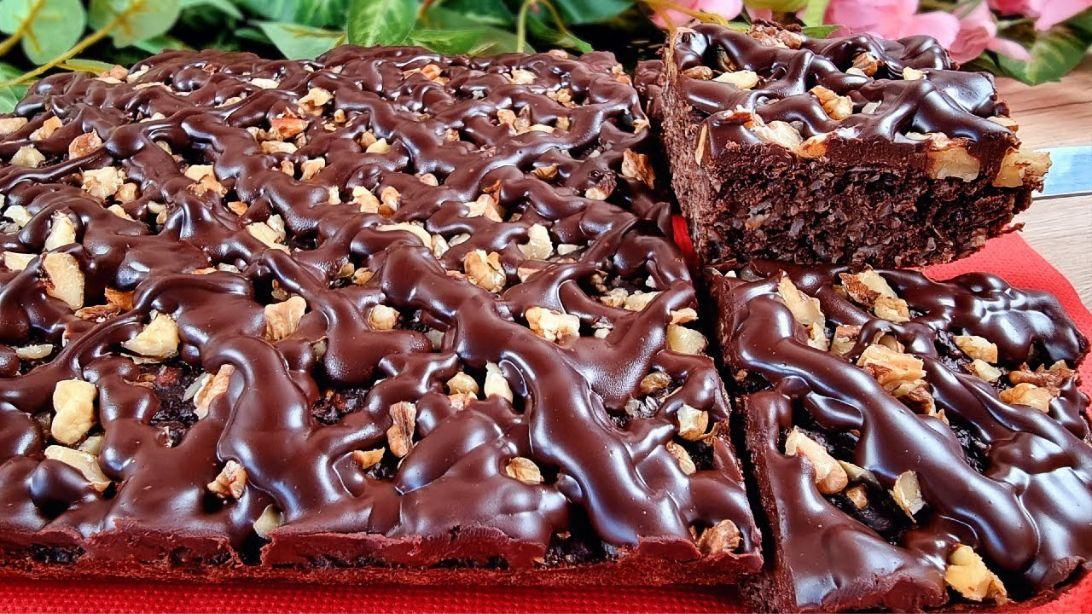 7-Ingredient Banana Chocolate Cake
