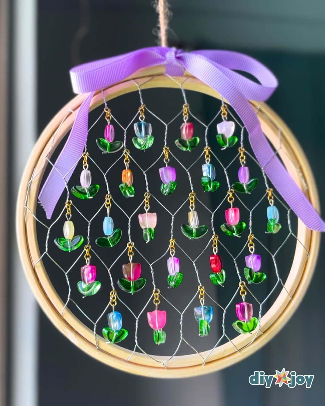 Homemade Chicken Wire Suncatcher — diy chicken wire suncatcher