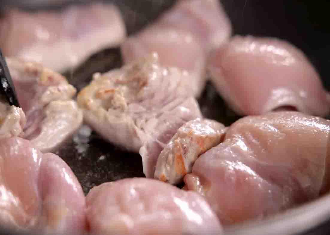 Pan-frying the chicken thighs
