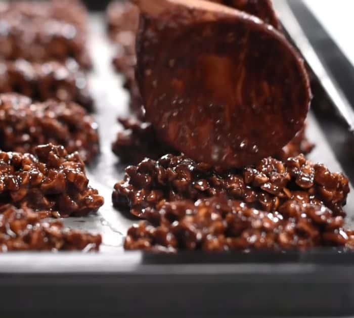 Easy Crunchy Chocolate Snack Ingredients