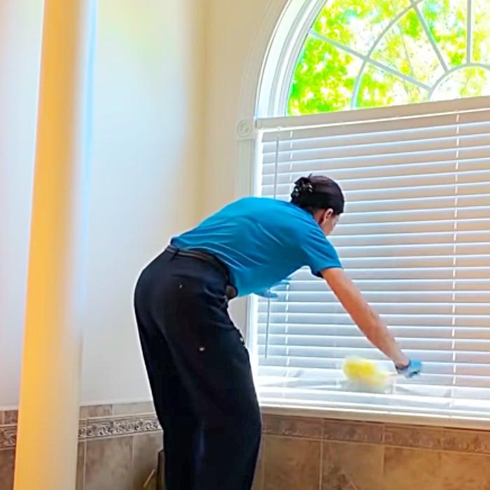 How To Clean A Garden Tube - Easy Bathroom Maintenance Cleaning - Quick Bathroom Refreshing Clean