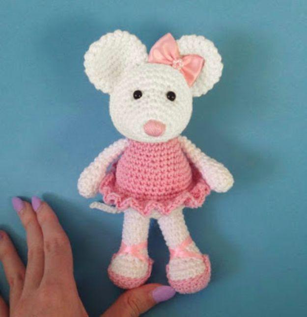 Free Amigurumi Patterns For Beginners and Pros - Ballerina Mouse Amigurumi - Easy Amigurimi Tutorials With Step by Step Instructions - Learn How To Crochet Cute Amigurimi Animals,
