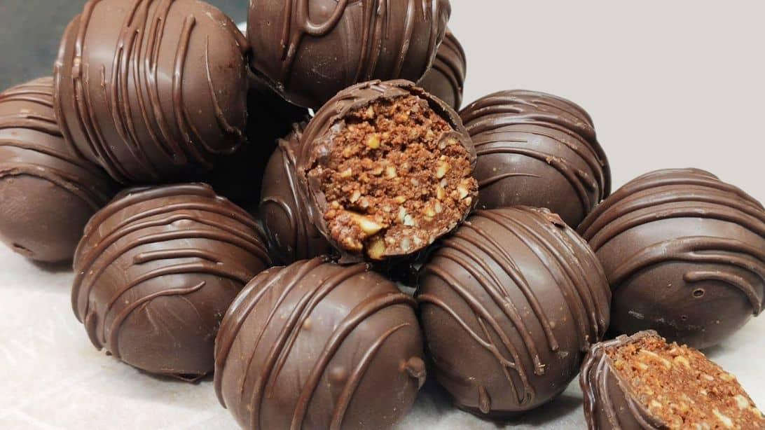 3-Ingredient Chocolate Balls Ready in 15 Minutes