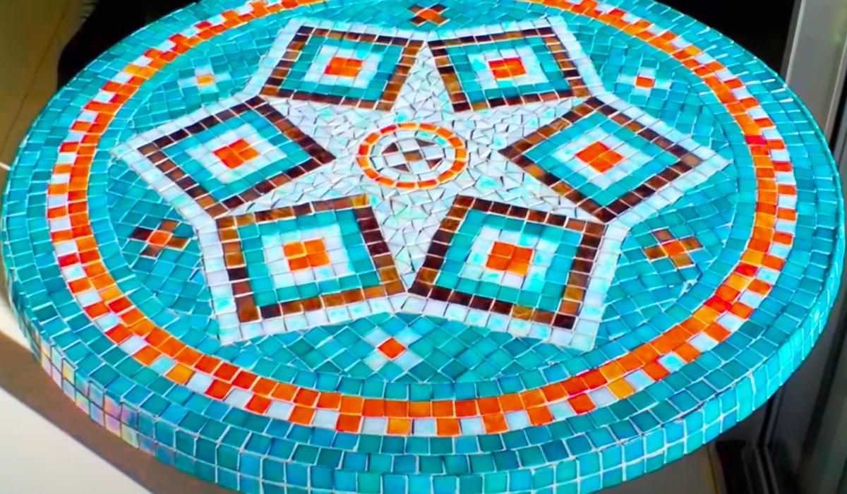 DIY Mosaic Garden Tabletop