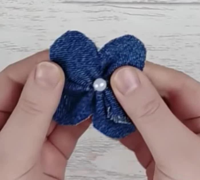 Make a Flowered denim purse for Spring