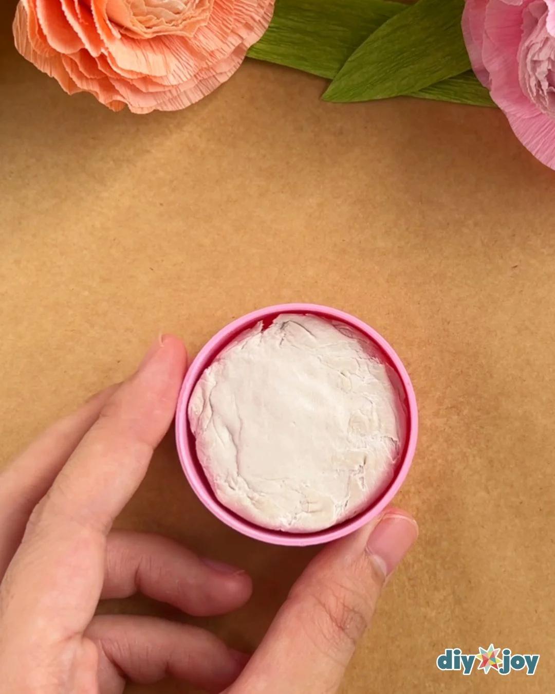 Hot Glue Flowers — make the flower pot