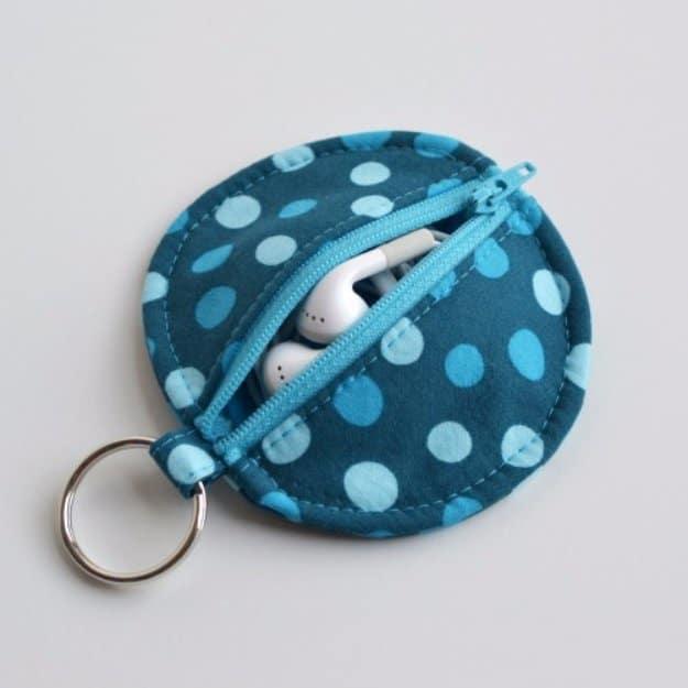 Sewing craft to sell: a circle zip pouch sewn to carry earbuds tangle free, a fun twist on the usual rectangle