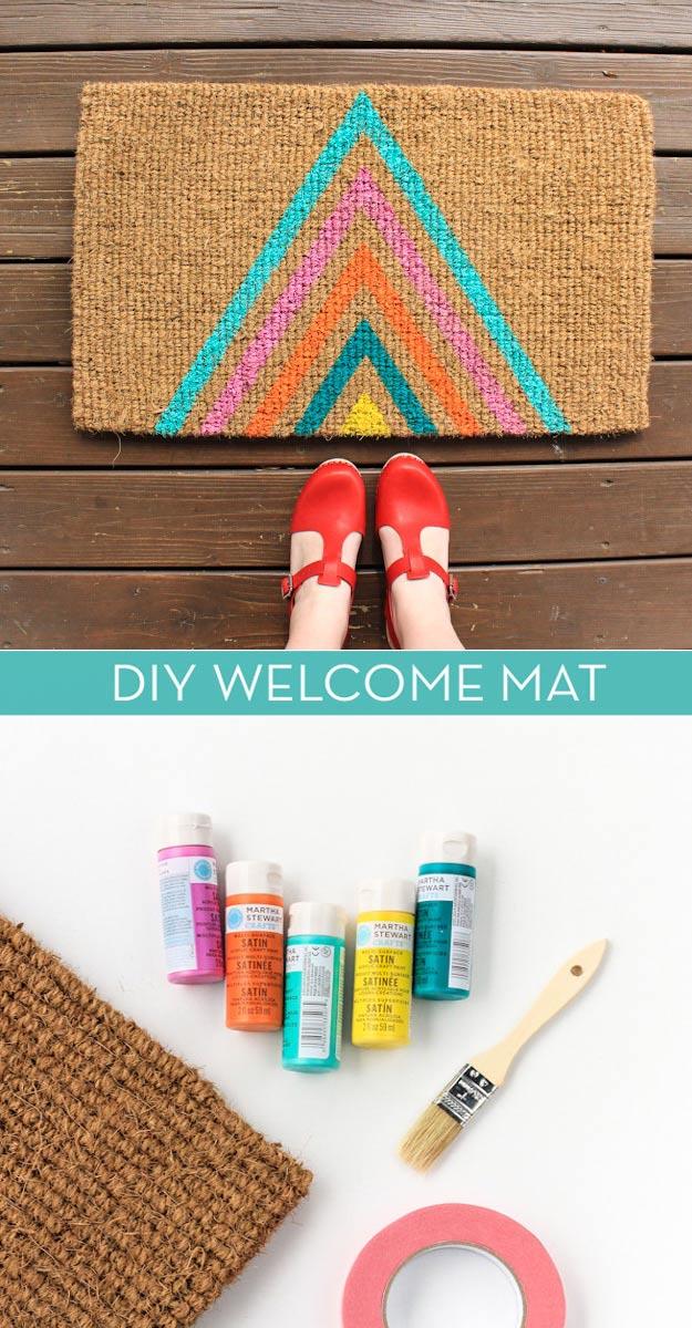 DIY Welcome Mat, budget friendly using stuff already sitting in a bin and warmth that a plain corner was missing