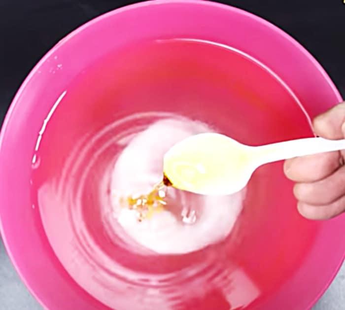 Use Vegetable Oil, Baking Soda, And Water To Make Pesticide