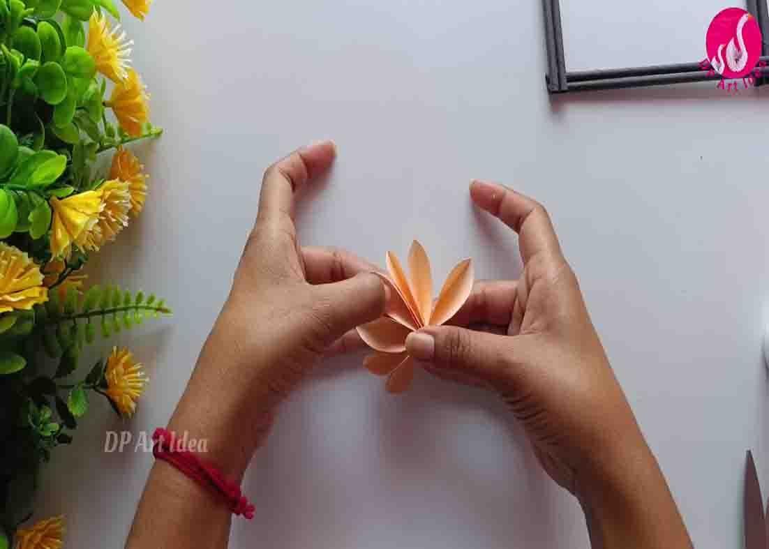 Arranging the petals of the paper flowers