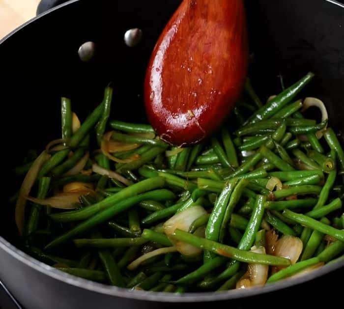 Easy Stir-Fried Garlic Green Beans Recipe