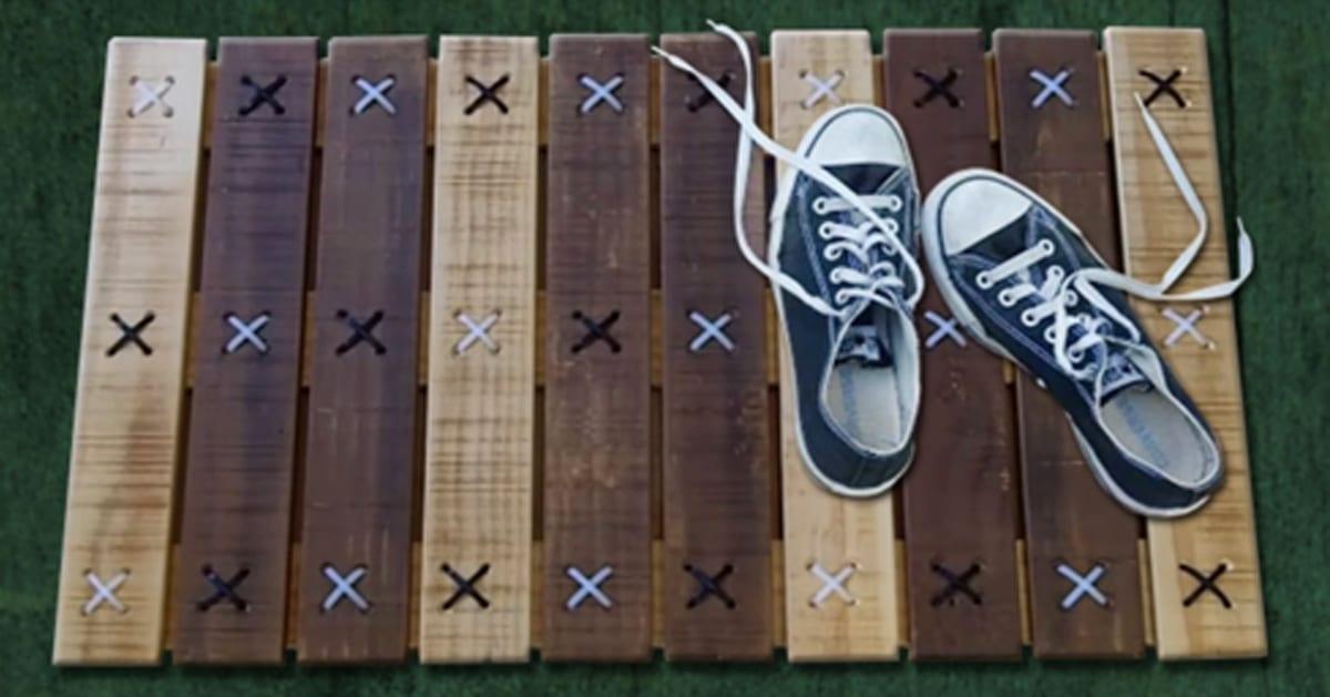 DIY Pallet Doormat Made With Zipties