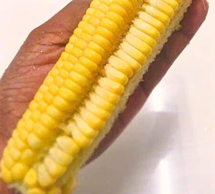 How to Remove Corn Kernels Easily Using a Spoon