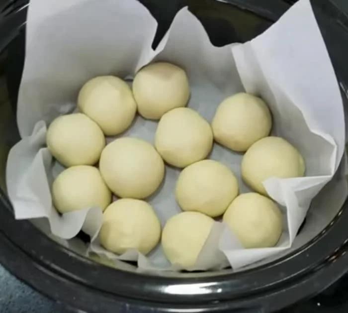 Slow Cooker Roll Recipe - Learn How to Make Bread In A Crockpot - Easy Bread Recipes for Crockpot Rolls