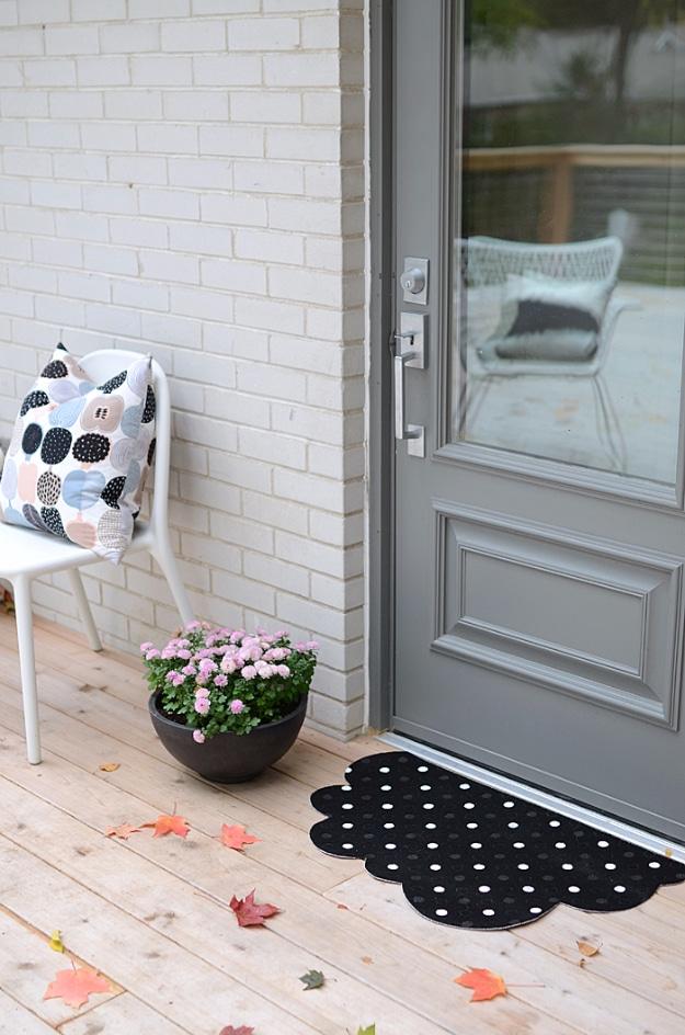DIY Welcome Mats - DIY Polka Dot Cloud Mat - Greet Guests in Style with These Easy and Cheap Home Decor Ideas for Your Entry. Doormat Tutorials for Creative Ways to Cover Your Floo