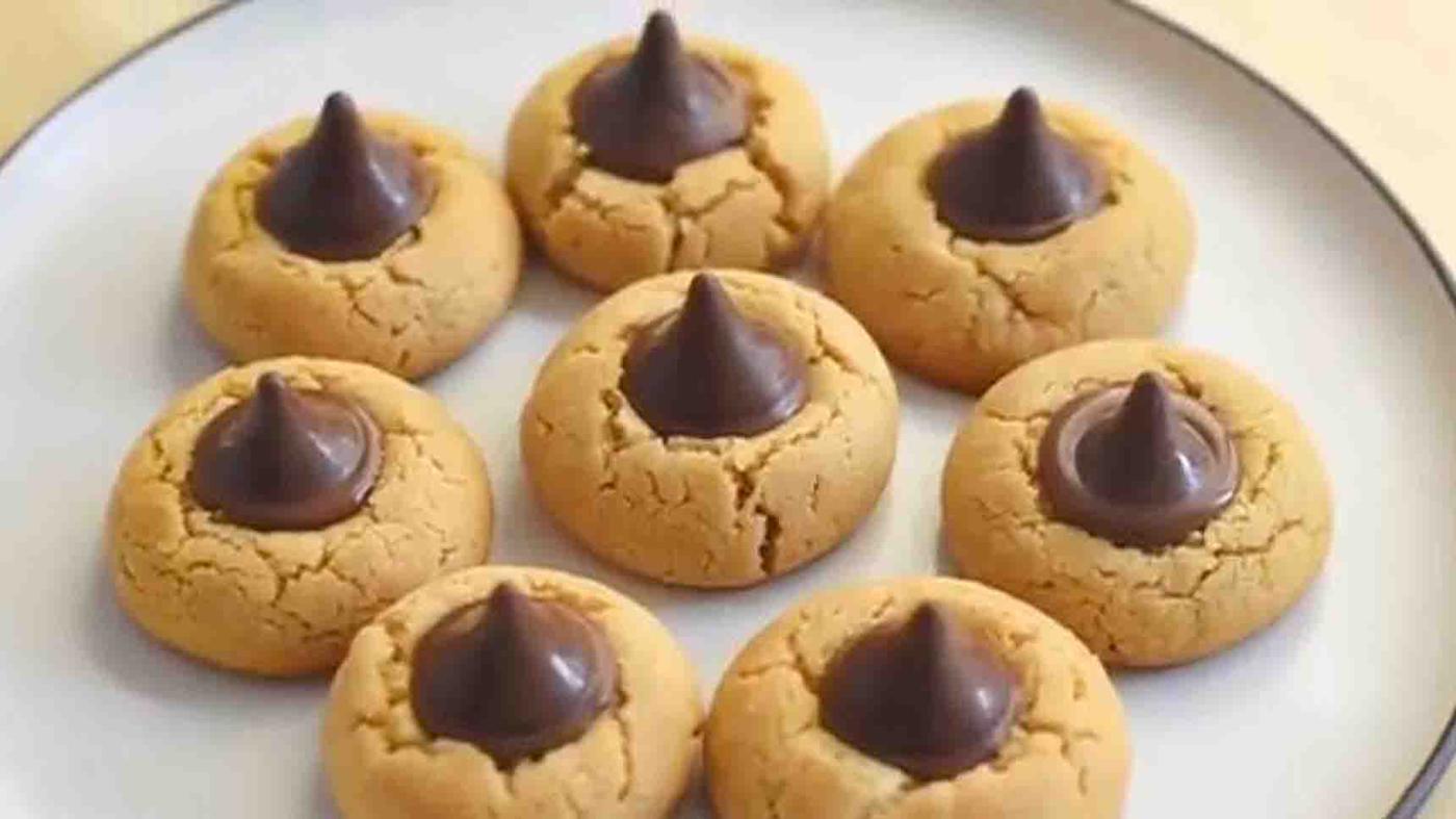 Peanut Butter Blossom Cookies Recipe