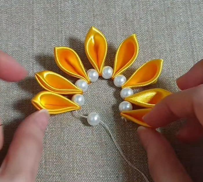 How to Make a Flower With a Ribbon Project