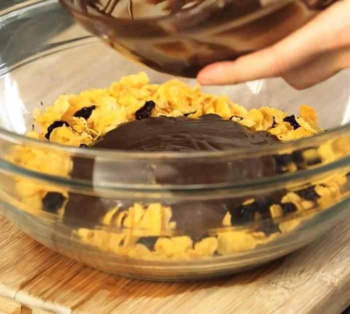 Easy Chocolate Cherry Clusters Ingredients