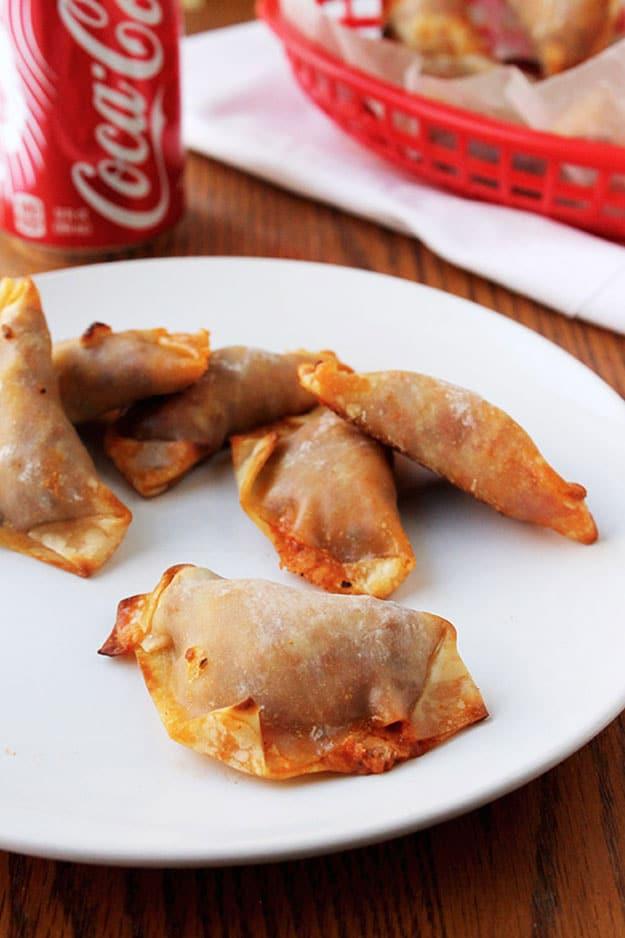 Party Food Ideas for Kids | Baked Pizza Rolls Recipe for a Crowd | DIY Projects and Crafts by Sueeye #appetizers #partyfood #recipes