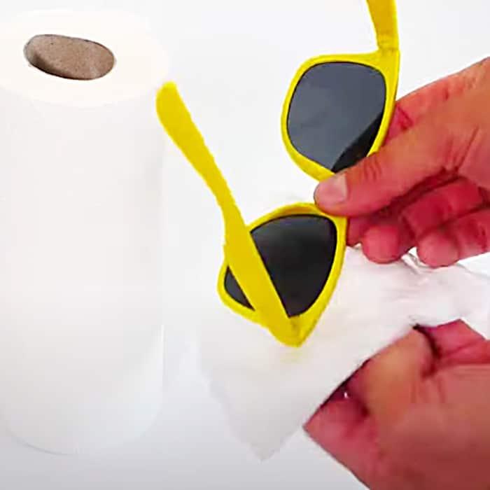 Easy Sunglasses Cleaning Hack - How To Deep Clean Sunglasses - Summer Fashion - Sunglasses Hack