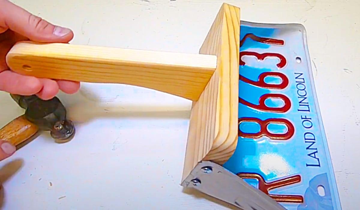 How To Make A Dust Pan From A License Plate
