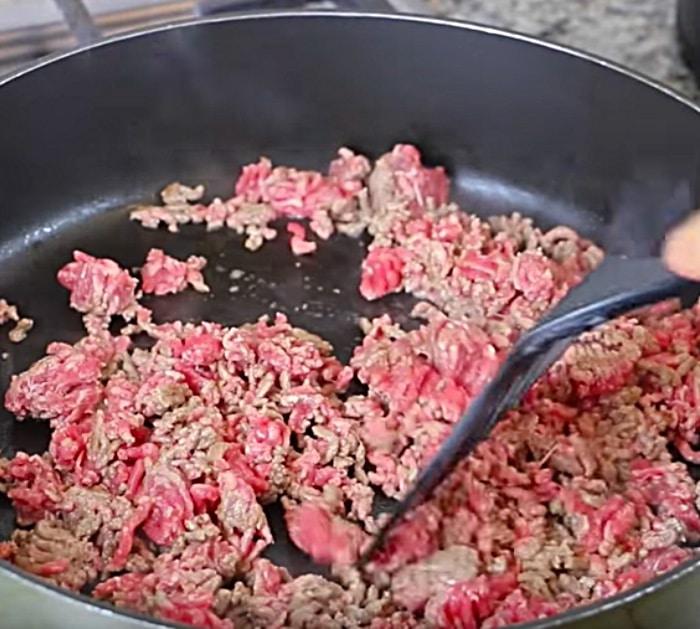 Why not make a cheap easy cheeseburger soup to feed a large family