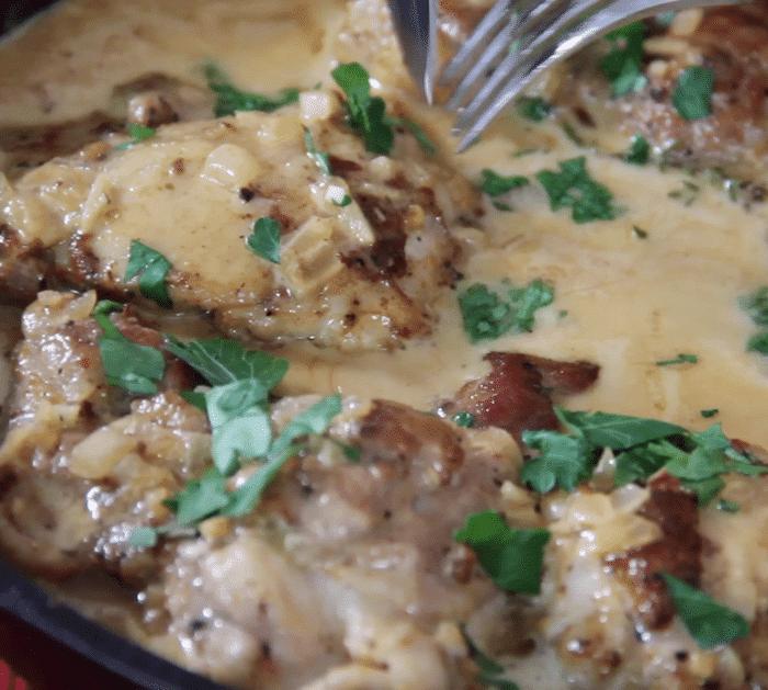 How to Make Skillet Chicken Thighs