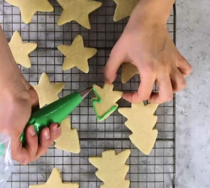 How to Make Sugar Cookie Icing
