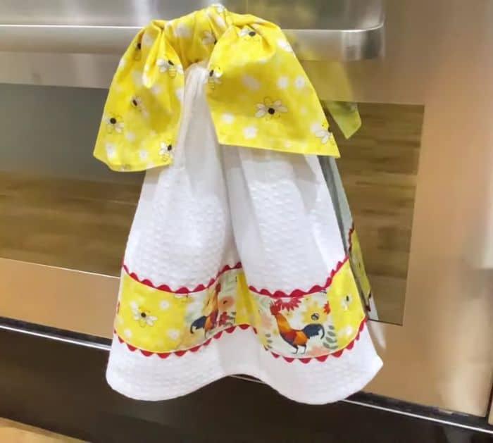Easy To Sew Pretty Tie-On Tea Towel