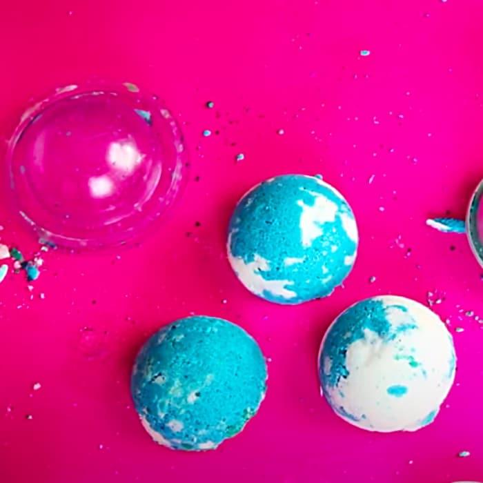 Healing Bath Bombs - How To Unclog Sinuses Using Bath Bombs - Easy Vicks VapoRub Bath Bombs