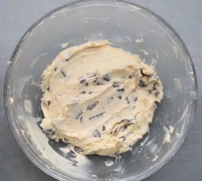 5-Ingredient Cookies and Cream Cheesecake Cookies Recipe