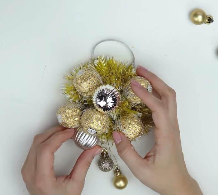 How to Decorate a Bottle of Champagne for New Year DIY