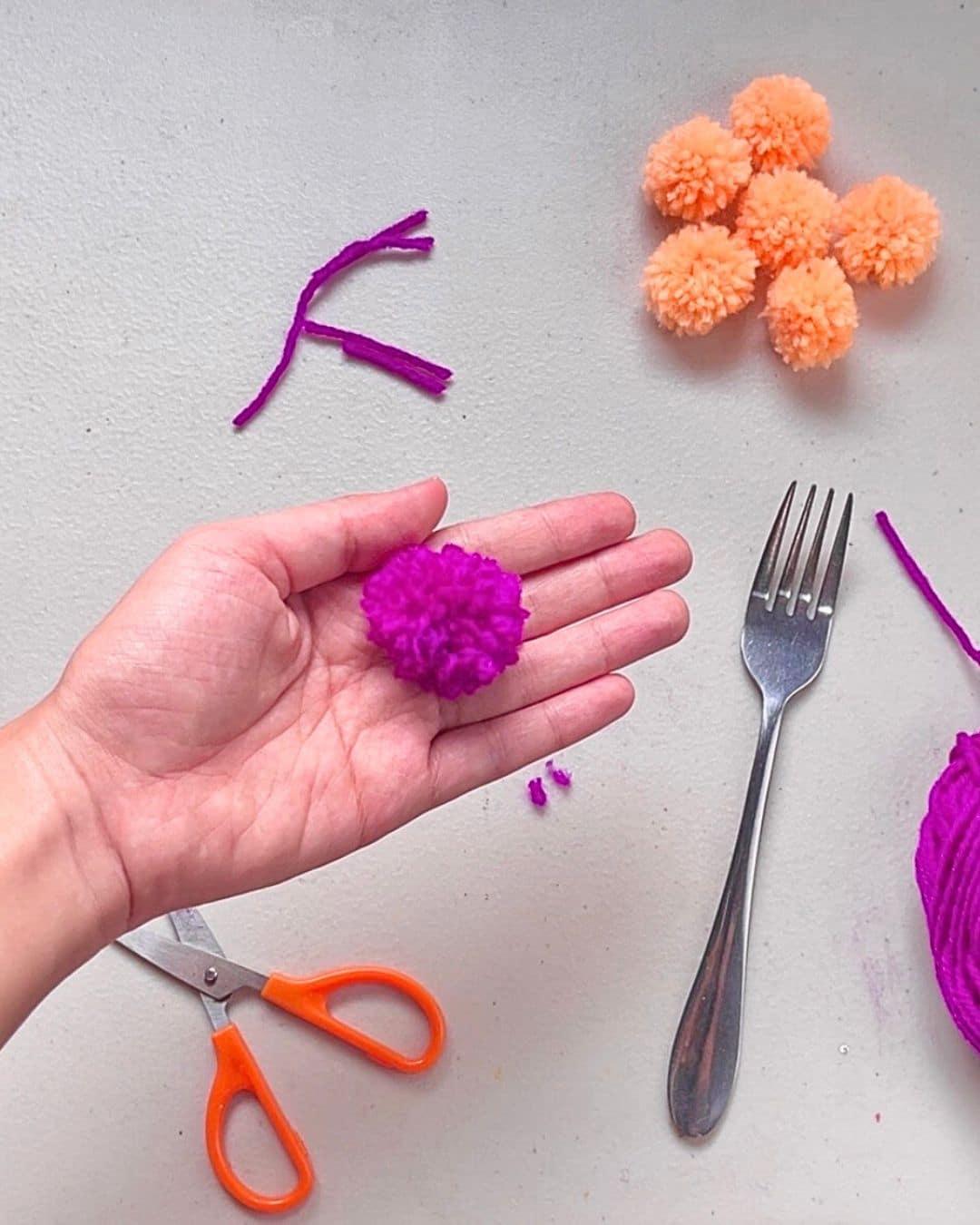 Pom Pom Flowers Fork — fork pom pom tutorial