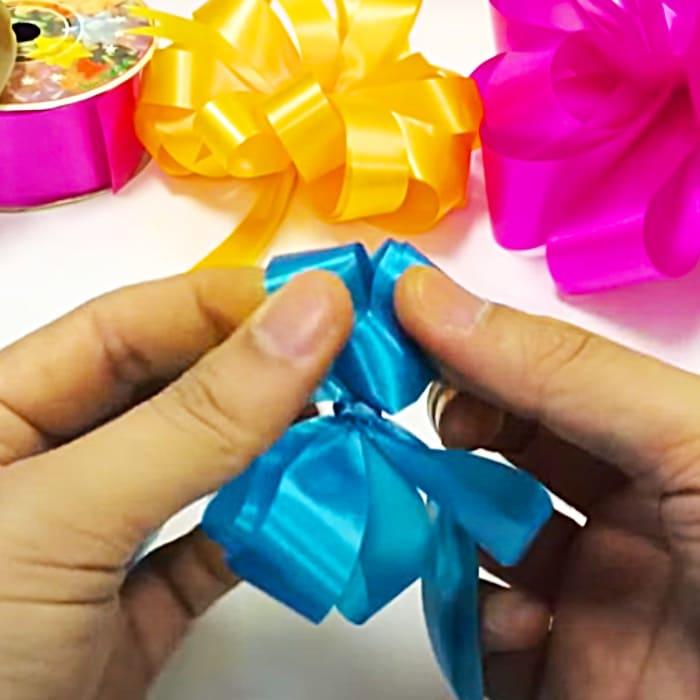 How To Make A Gift Bow - Easy Bow Making - Christmas Wrapping Ideas