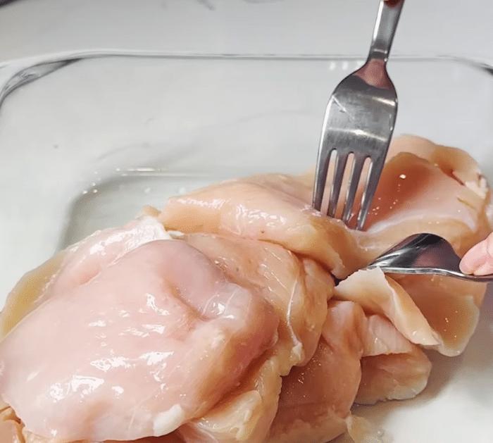 How to Defrost a Frozen Chicken Quickly