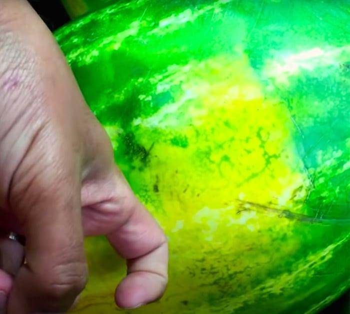 How To Pick A Sweet Watermelon | Tips & Hacks