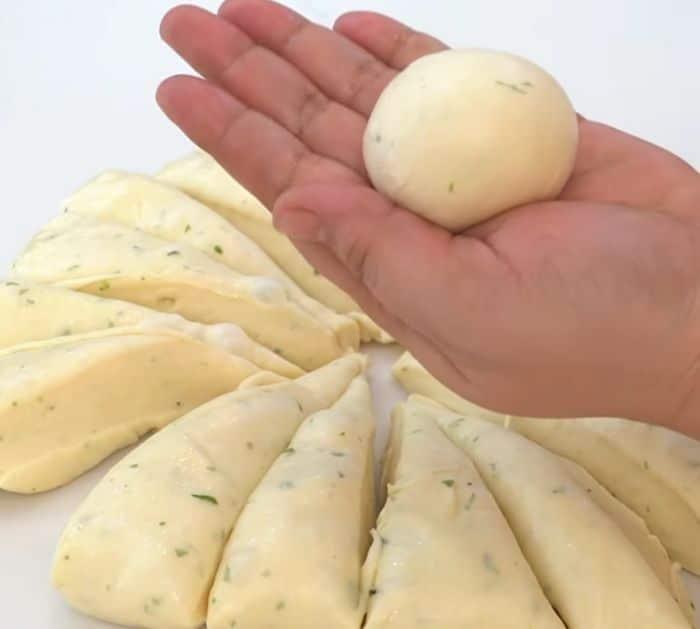 Easy To Make Cheese And Herb Buns