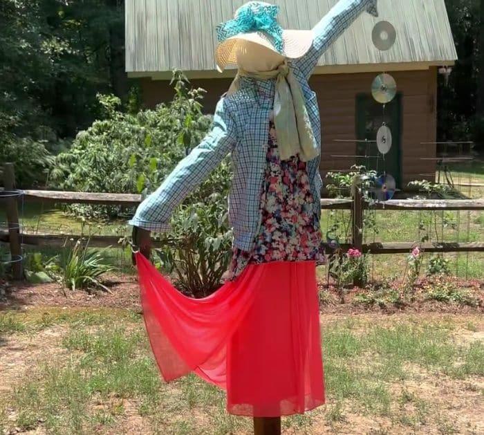 How to Build a DIY Dancing Scarecrow Girl