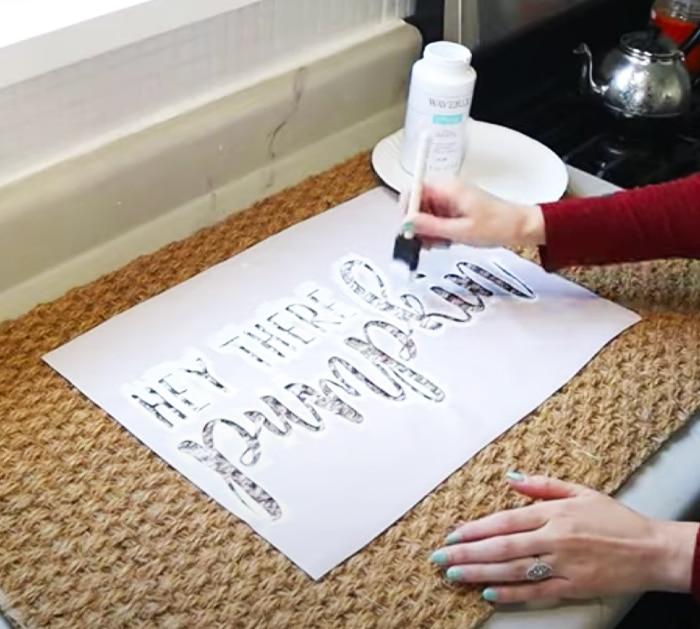 Use A Stencil to Paint Words On Door Mat - Pumpkin Door Mat