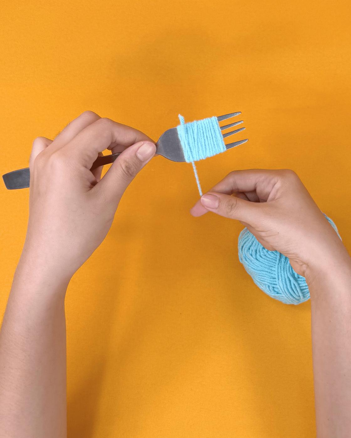 Flowers Using Yarn — how to make diy yarn flowers