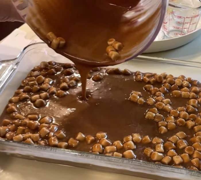 Easy Mawmaw's Coca-Cola Cake Recipe