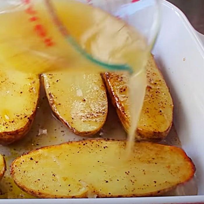 Lemon Pepper Potatoes Recipe - Easy Way To Cook Potatoes - How To Roast Potatoes - Best Potatoes For Meat Dishes