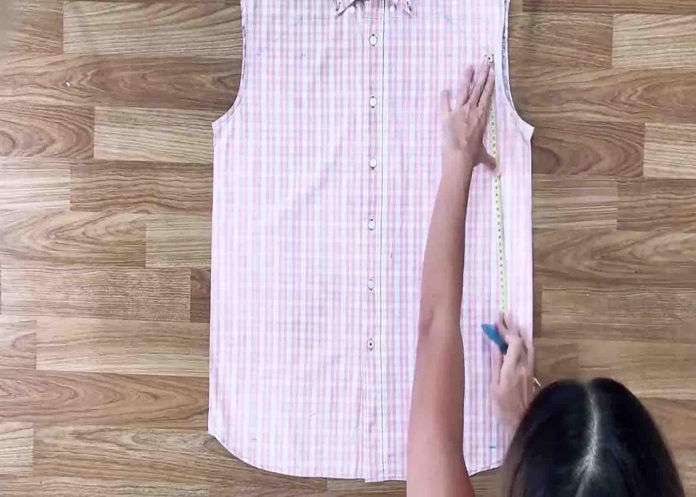 Shaping the long sleeve shirt to a dress